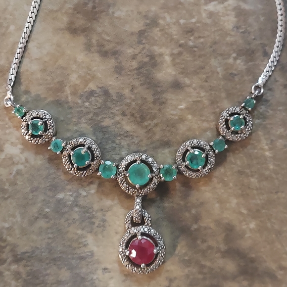 Victorian inspired Emerald and natural white zircon Sterling Silver Necklace - Picture 11 of 13